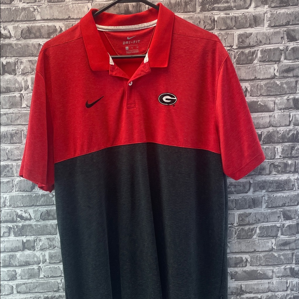 Bulldogs Nike‎ 
Men's Two-Tone Red and Black Polo Shirt
